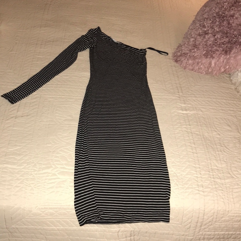 one sleeve striped dress